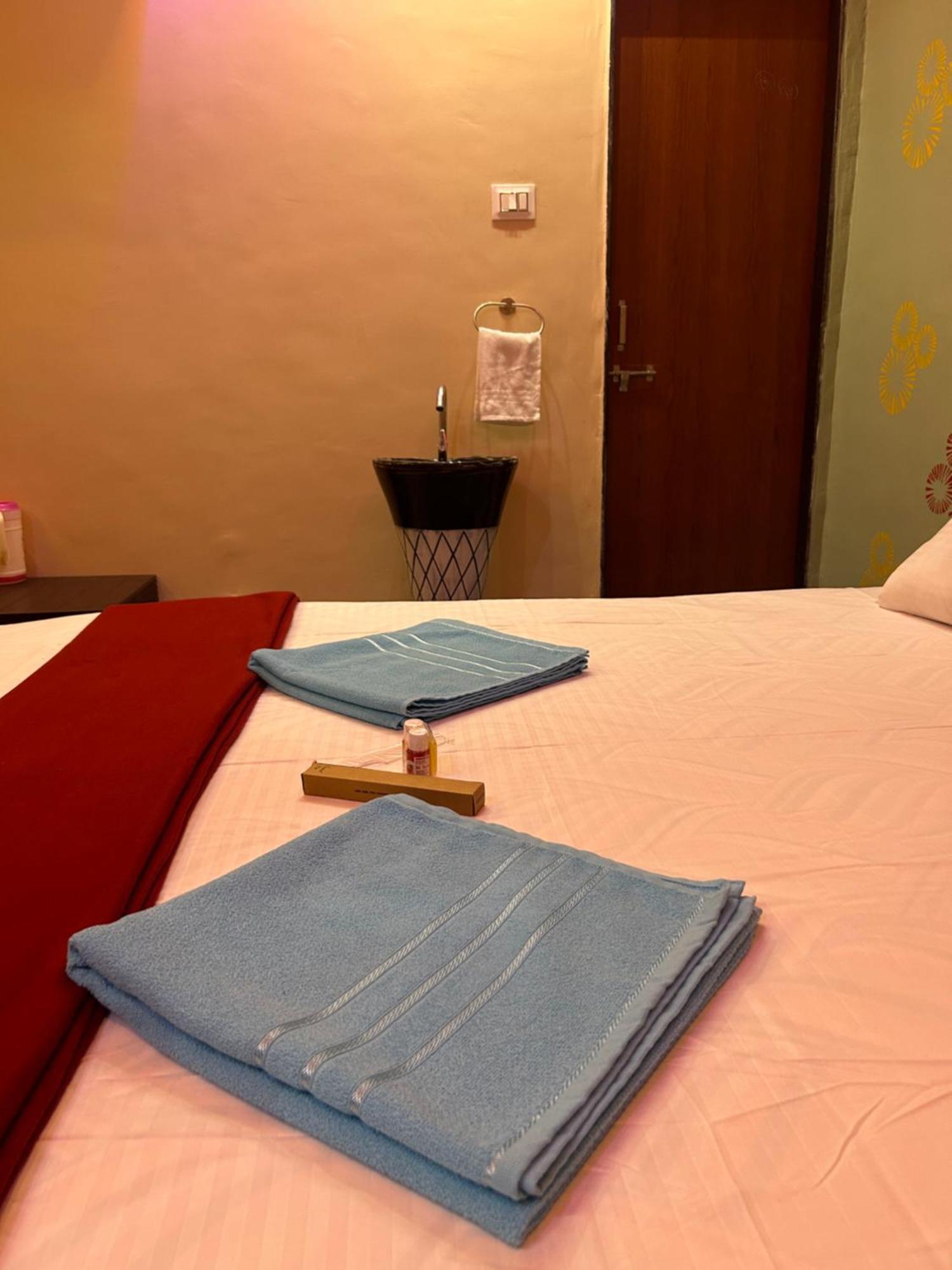 Kamdhenu Home Stay Garudeshwar 外观 照片