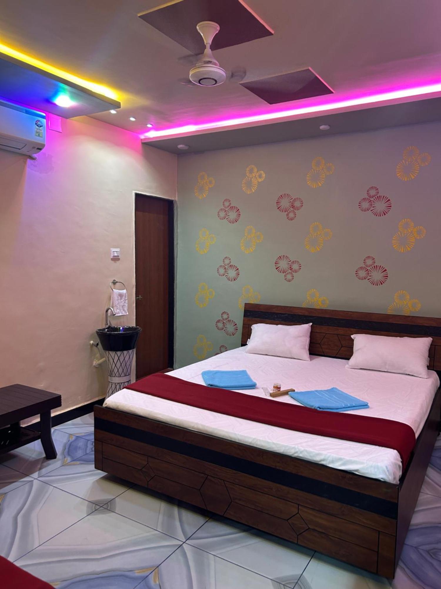 Kamdhenu Home Stay Garudeshwar 外观 照片