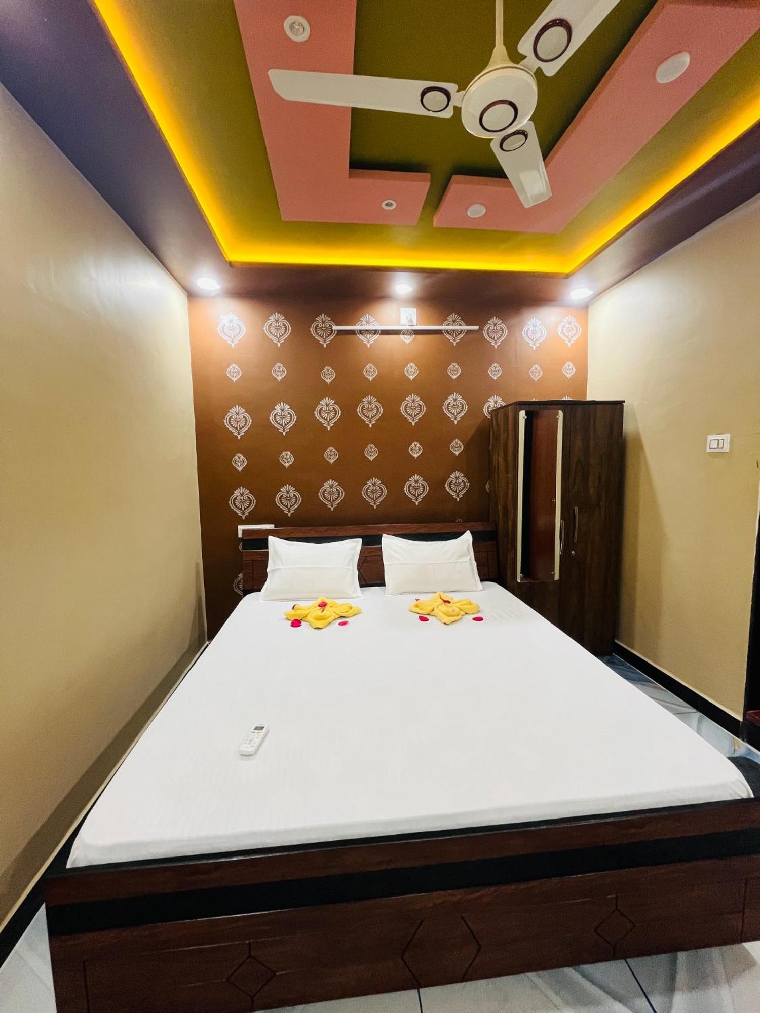 Kamdhenu Home Stay Garudeshwar 外观 照片